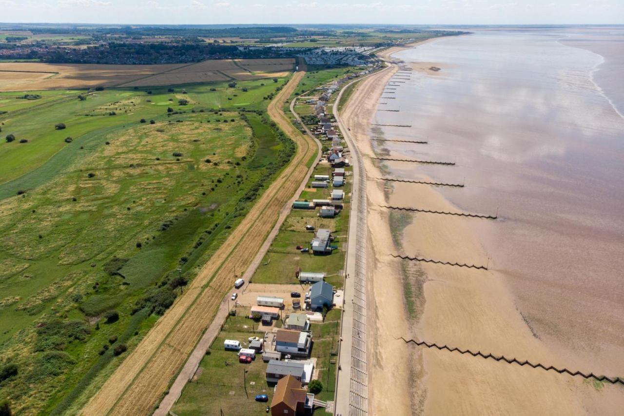 8 Berth Caravan For Hire At Manor Park Near To A Great Beach Ref 23041C Ганстантон Екстер'єр фото