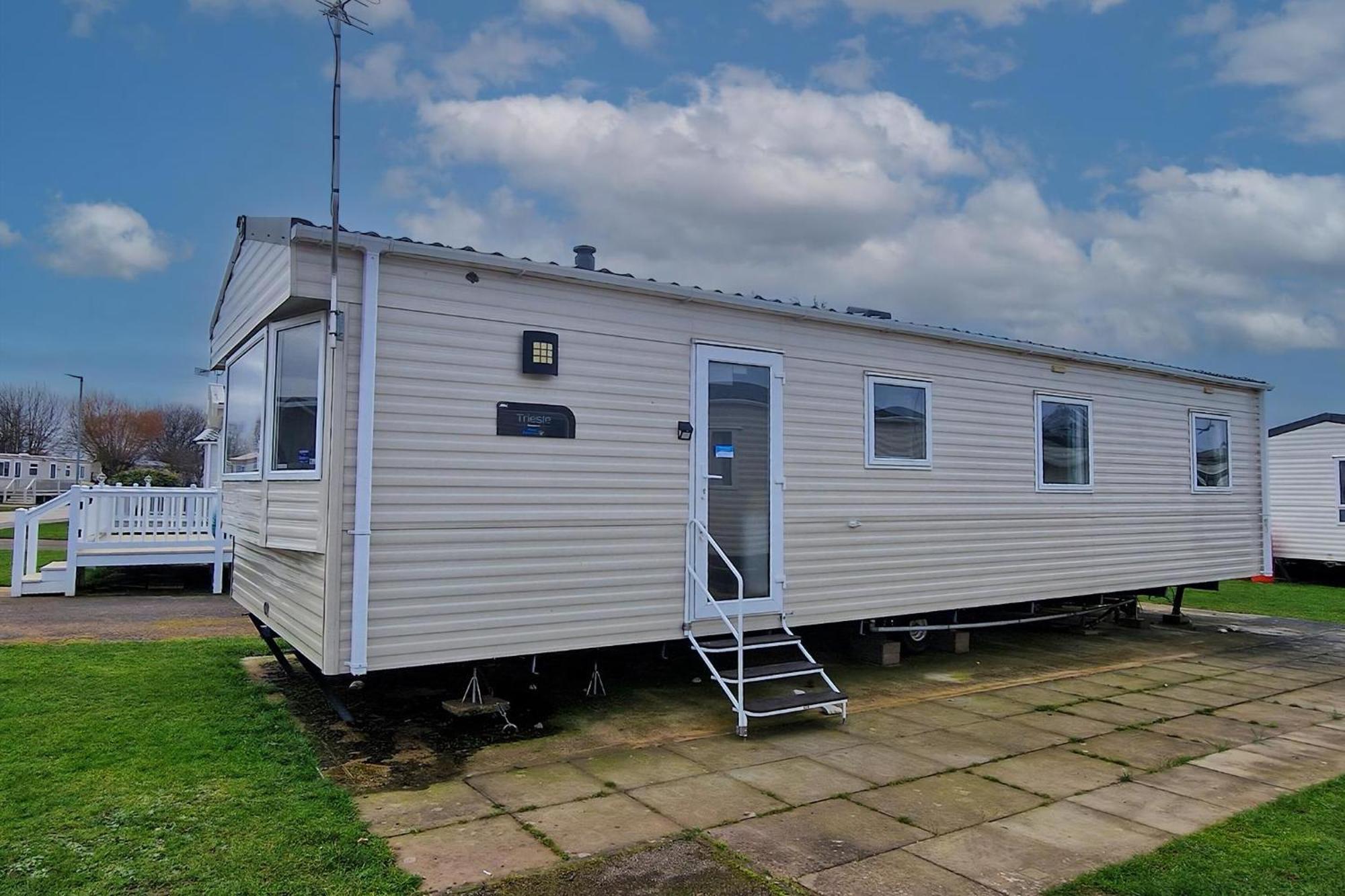 8 Berth Caravan For Hire At Manor Park Near To A Great Beach Ref 23041C Ганстантон Екстер'єр фото