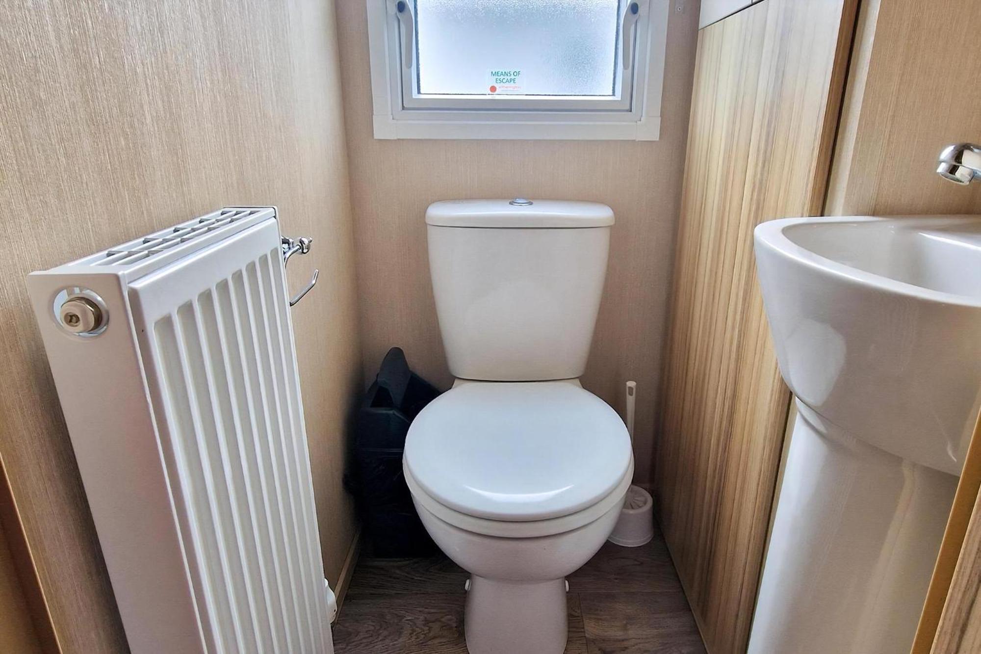 8 Berth Caravan For Hire At Manor Park Near To A Great Beach Ref 23041C Ганстантон Екстер'єр фото