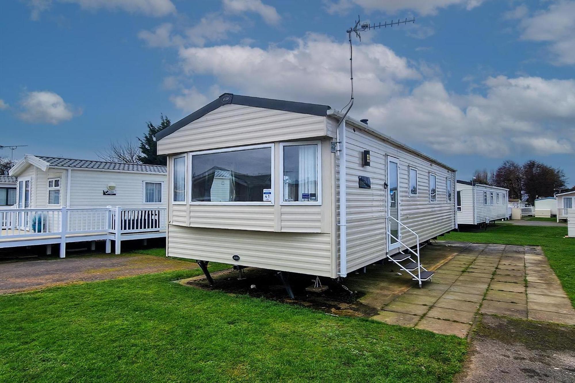 8 Berth Caravan For Hire At Manor Park Near To A Great Beach Ref 23041C Ганстантон Екстер'єр фото